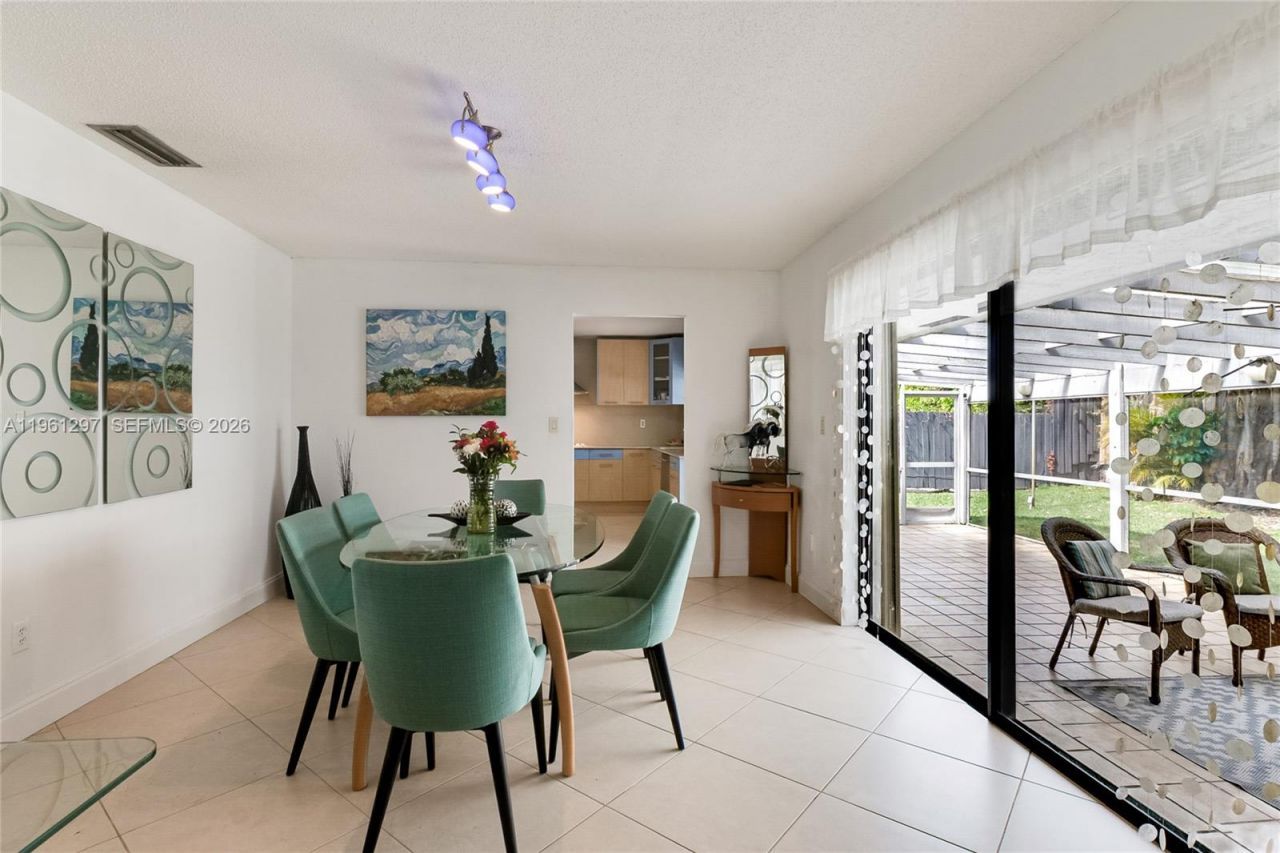 1925 NE 214th Ter, Miami, FL 33179 Photo