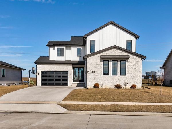 14725 Stonecrop Drive, Urbandale, IA 50323