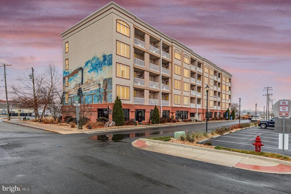 100 Taylor Street, Unit 505, Colonial Beach, VA 22443 Main Photo