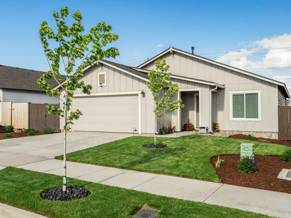 3556 NW 10th Place, Redmond, OR 97756