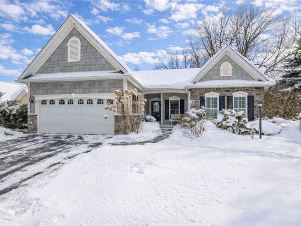 9 Abbotswood Crescent, Penfield, NY 14526