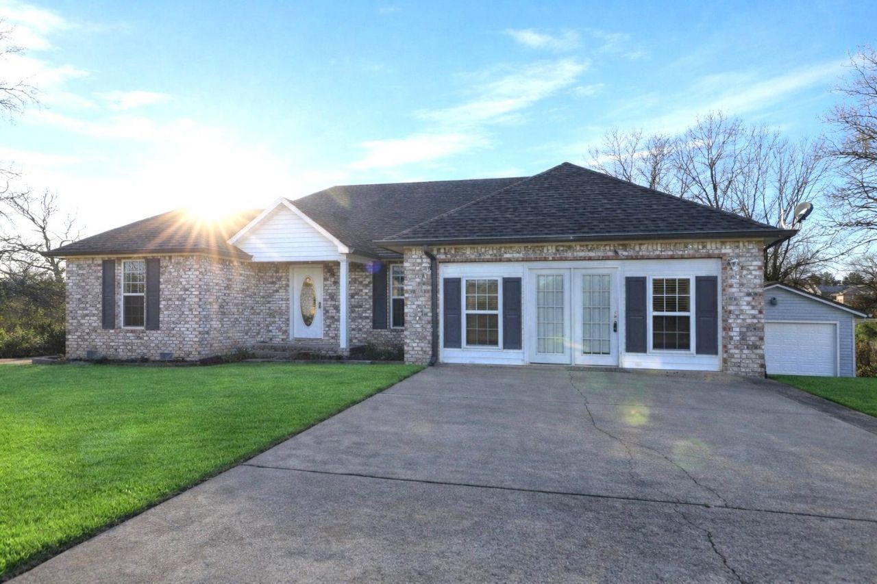 101 Hedgewood Dr, Lexington, TN 38351 Main Photo