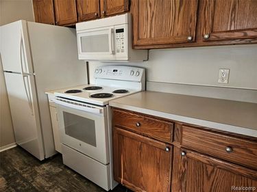 8709 CANDLEWOOD Trail, Brighton, MI 48116