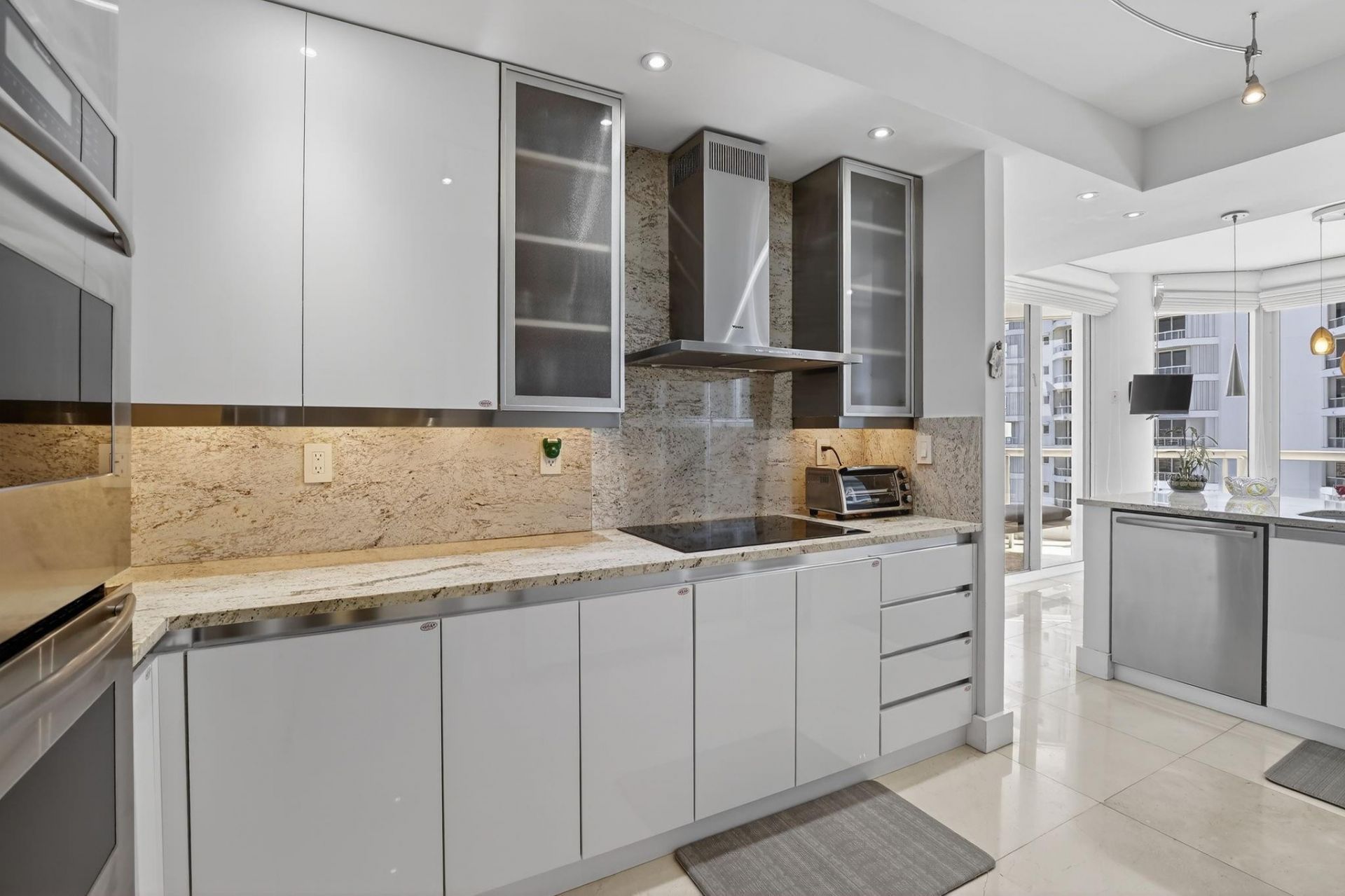 21150 Point Place, Unit 2201, Miami, FL 33180 Photo