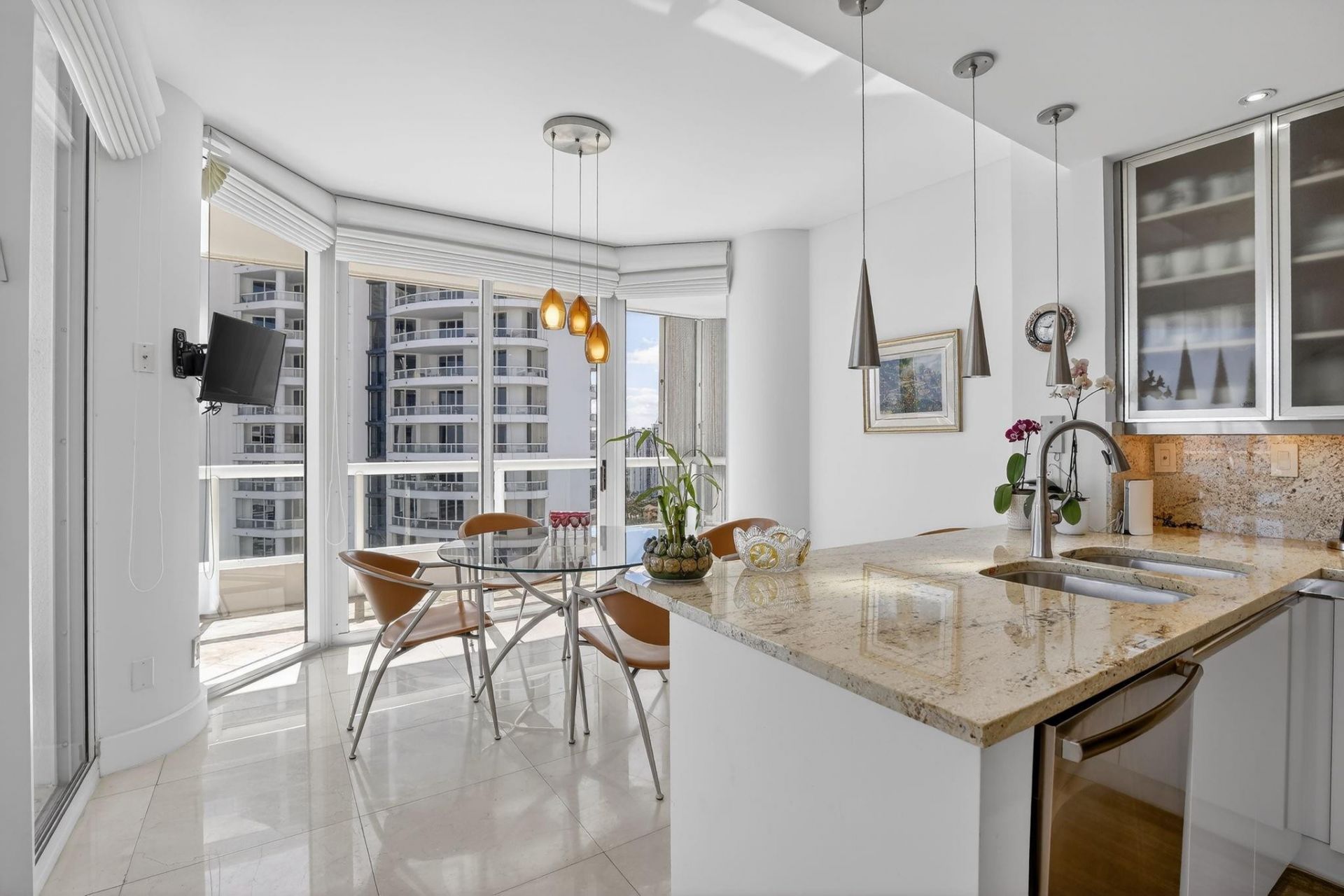 21150 Point Place, Unit 2201, Miami, FL 33180 Photo