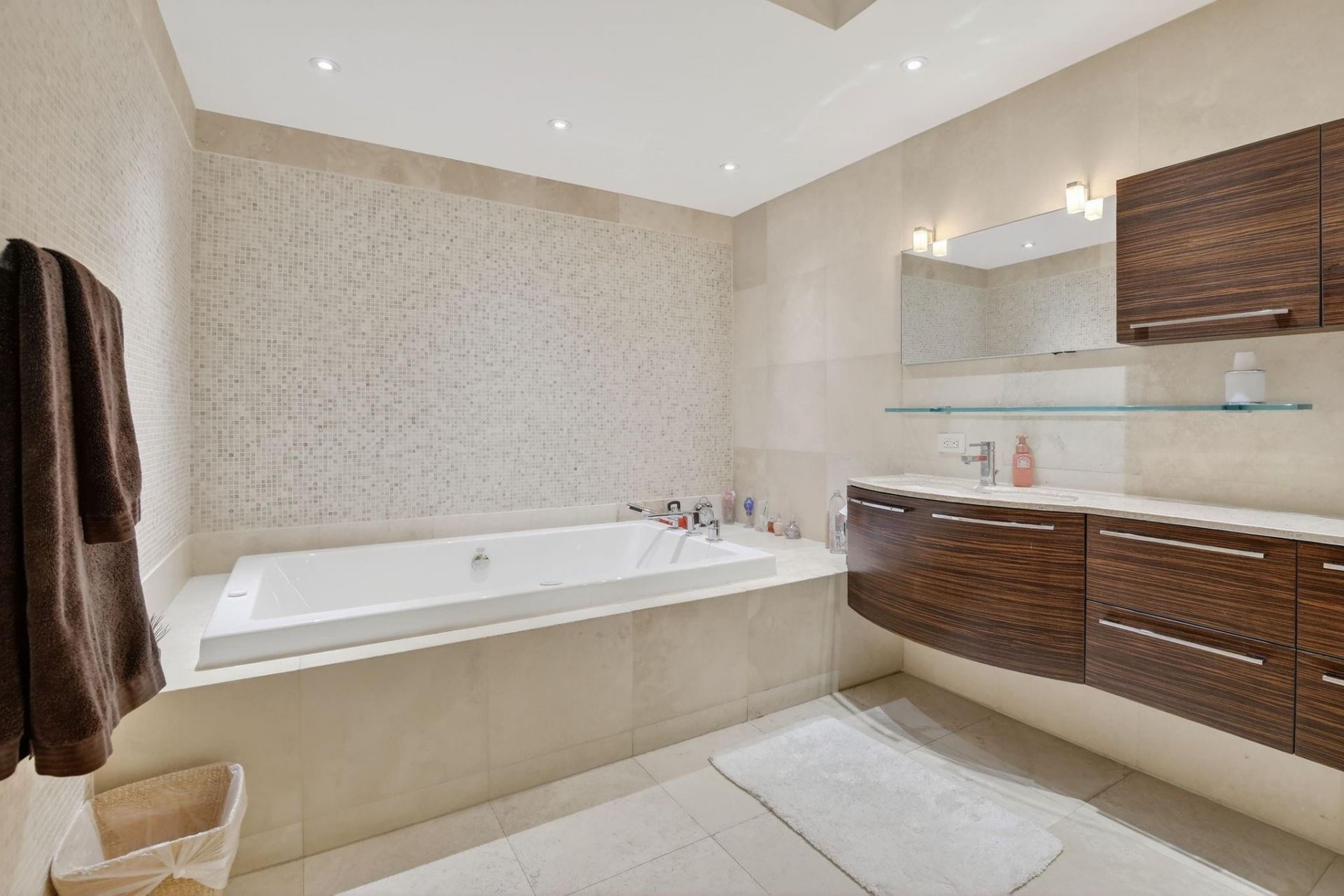 21150 Point Place, Unit 2201, Miami, FL 33180 Photo