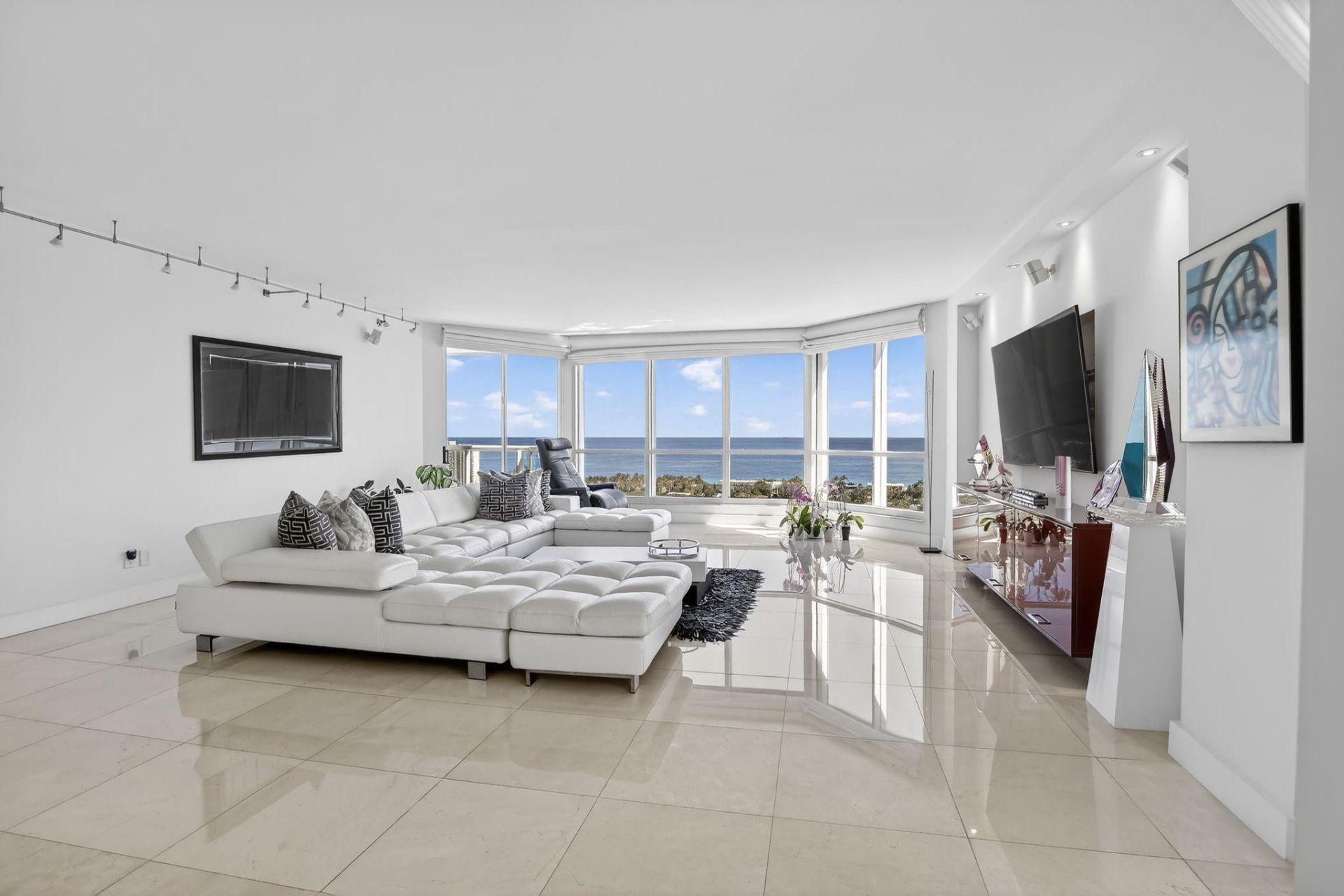 21150 Point Place, Unit 2201, Miami, FL 33180 Photo