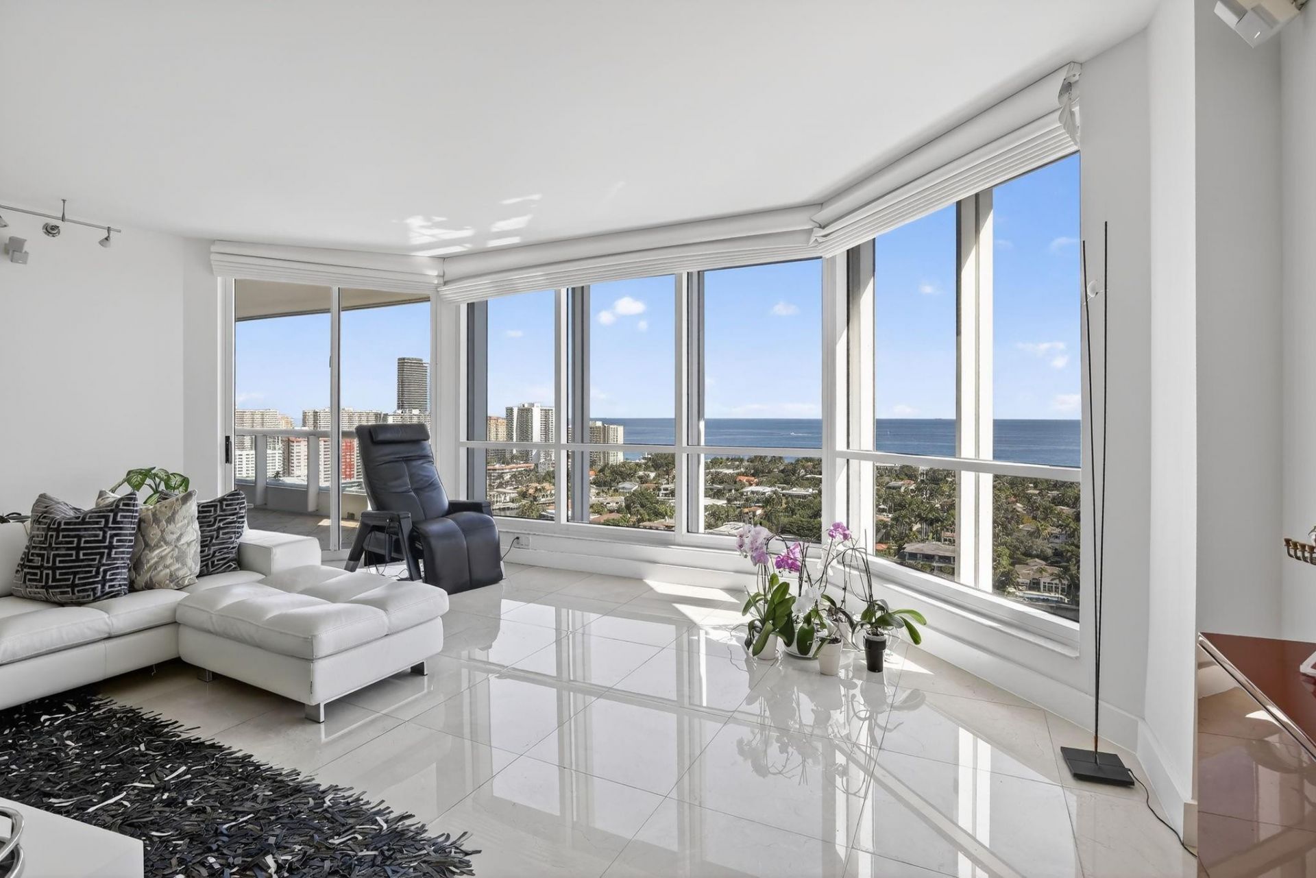 21150 Point Place, Unit 2201, Miami, FL 33180 Photo