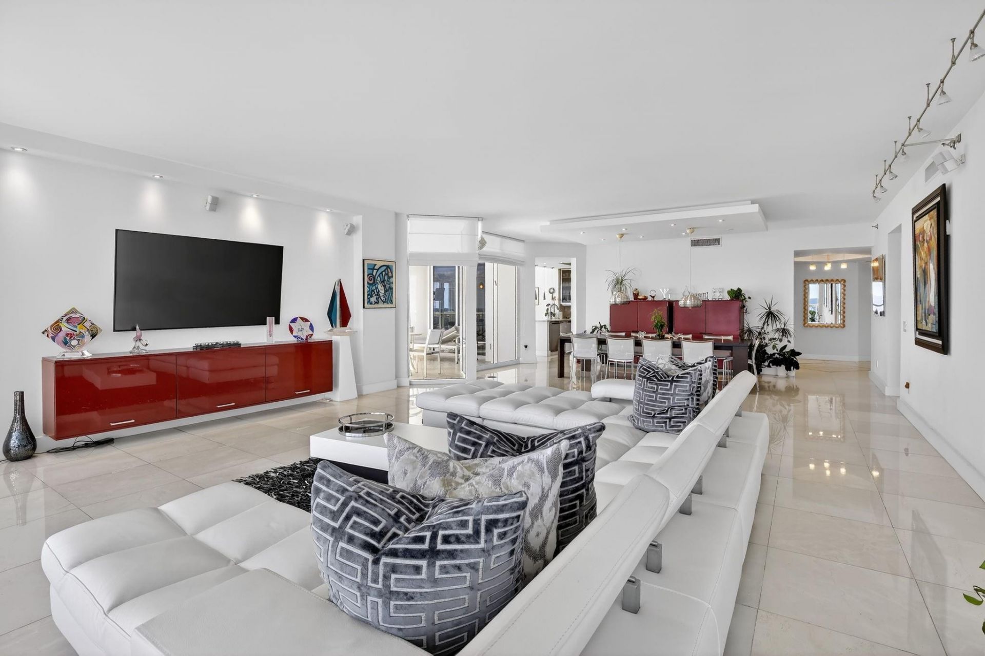 21150 Point Place, Unit 2201, Miami, FL 33180 Photo