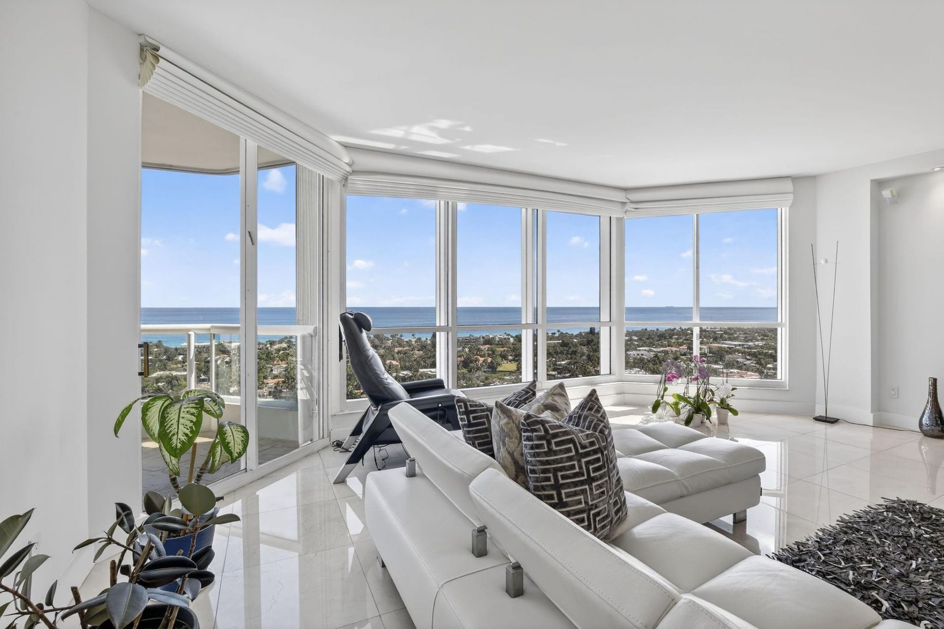 21150 Point Place, Unit 2201, Miami, FL 33180 Photo