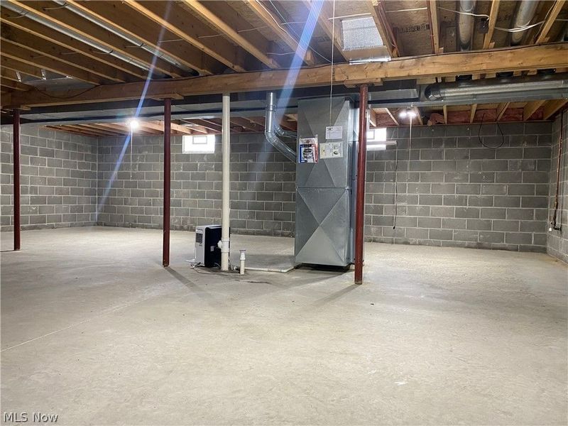 313 Abby Lane, Hartville, OH 44632 Photo 16