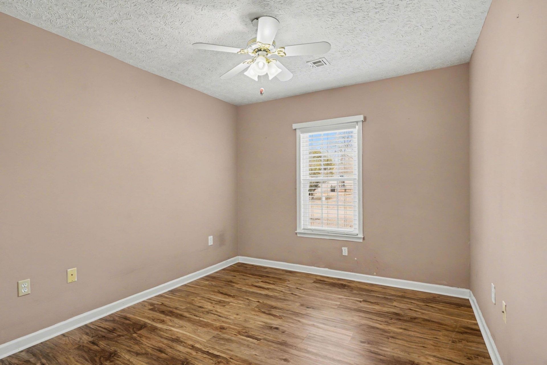 973 Castlewood Dr. Photo 14