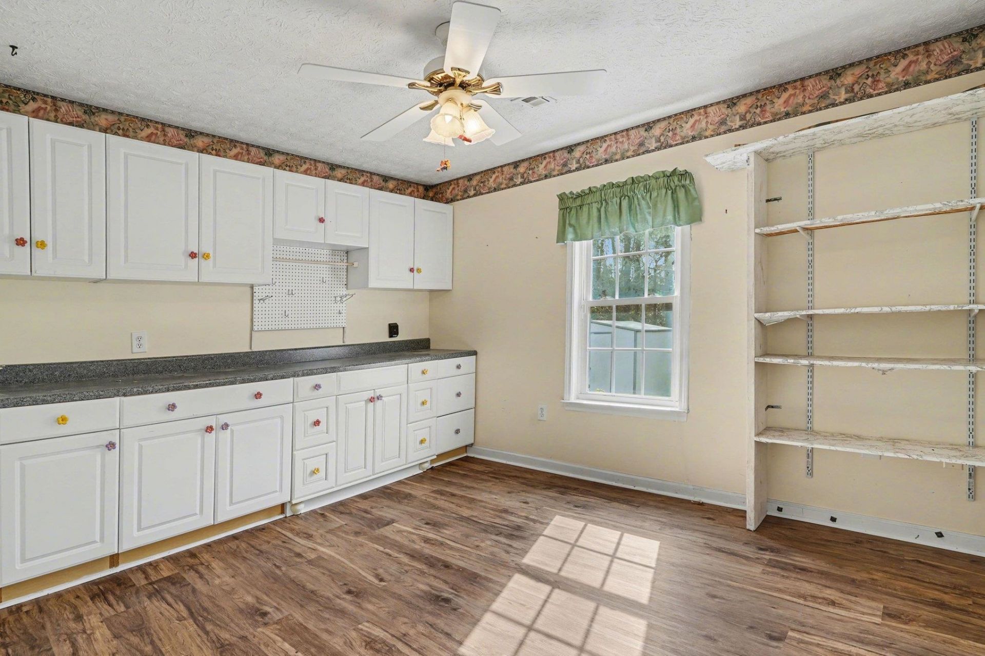 973 Castlewood Dr. Photo 16