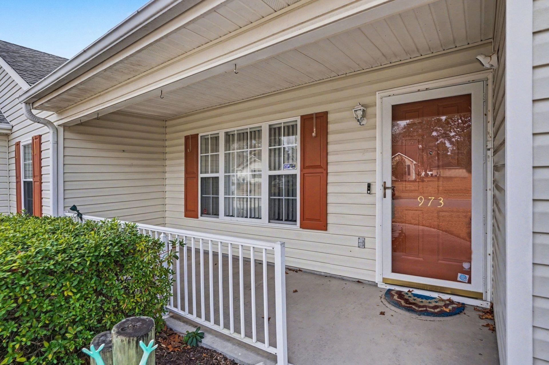 973 Castlewood Dr. Photo 2