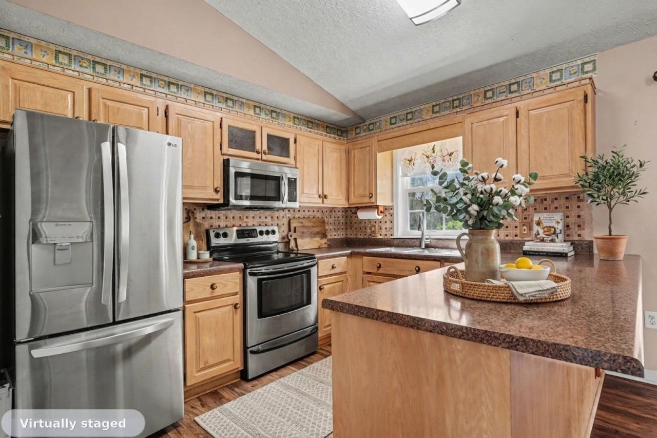 973 Castlewood Dr. Photo 5