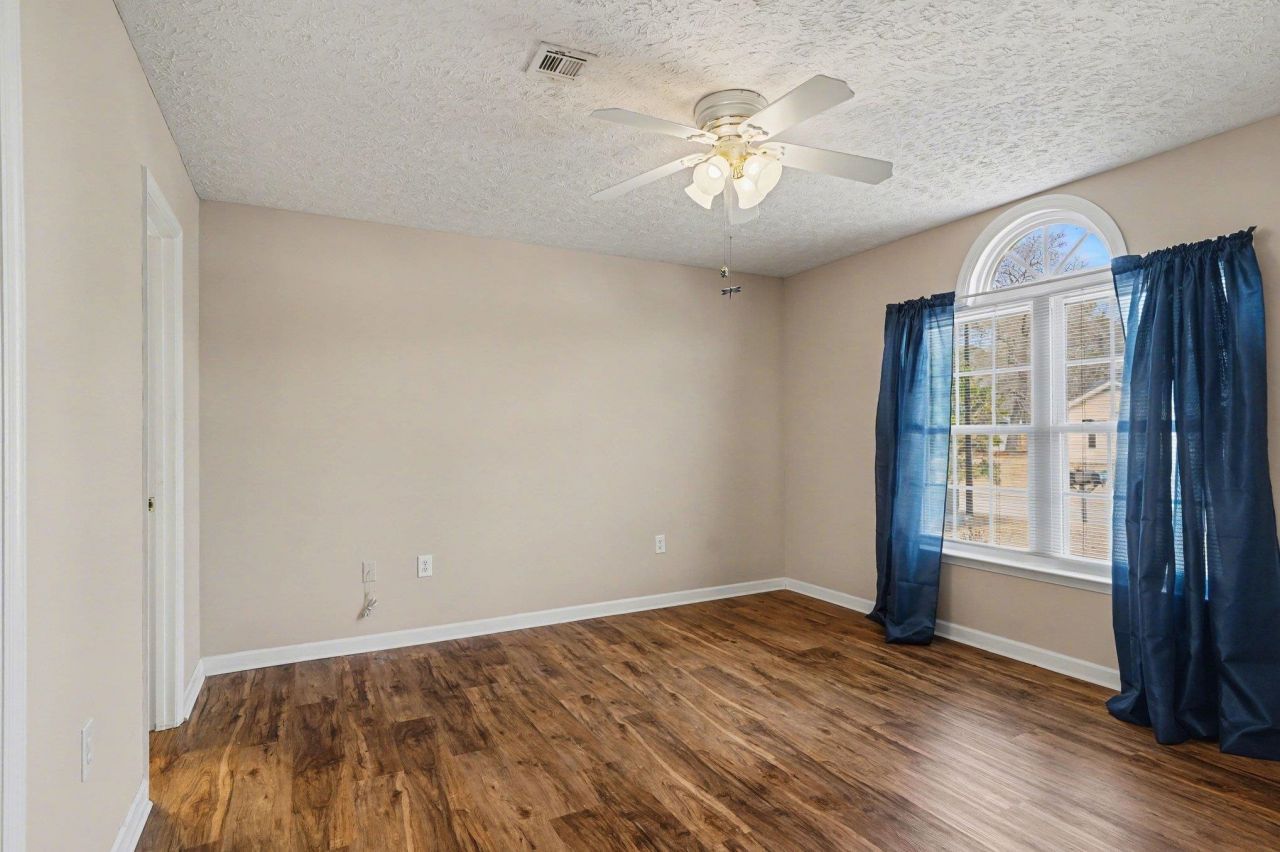 973 Castlewood Dr. Photo 6