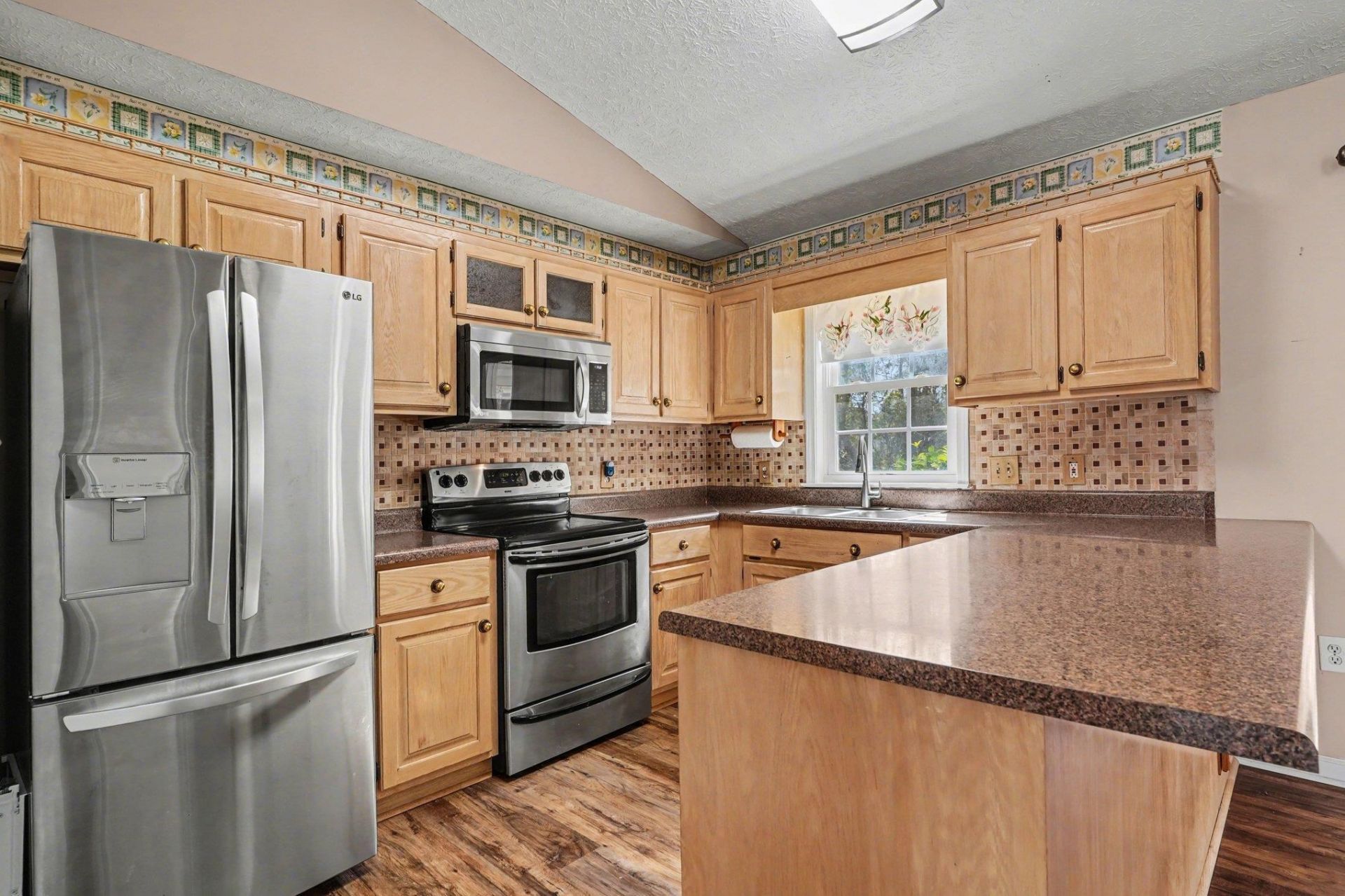973 Castlewood Dr. Photo 6