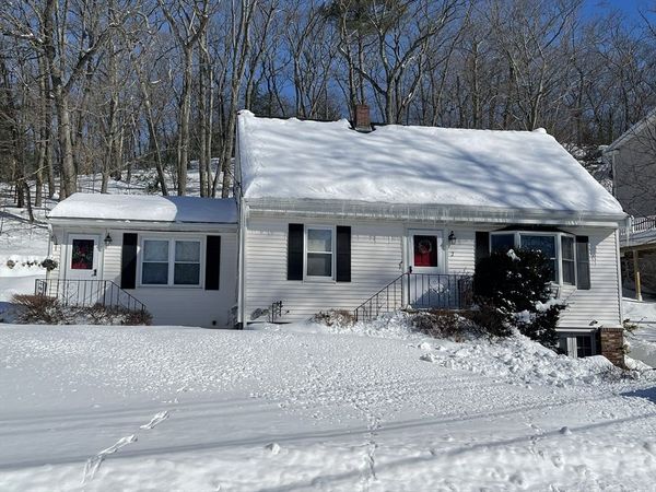 2 Mooney Rd, Burlington, MA 01803