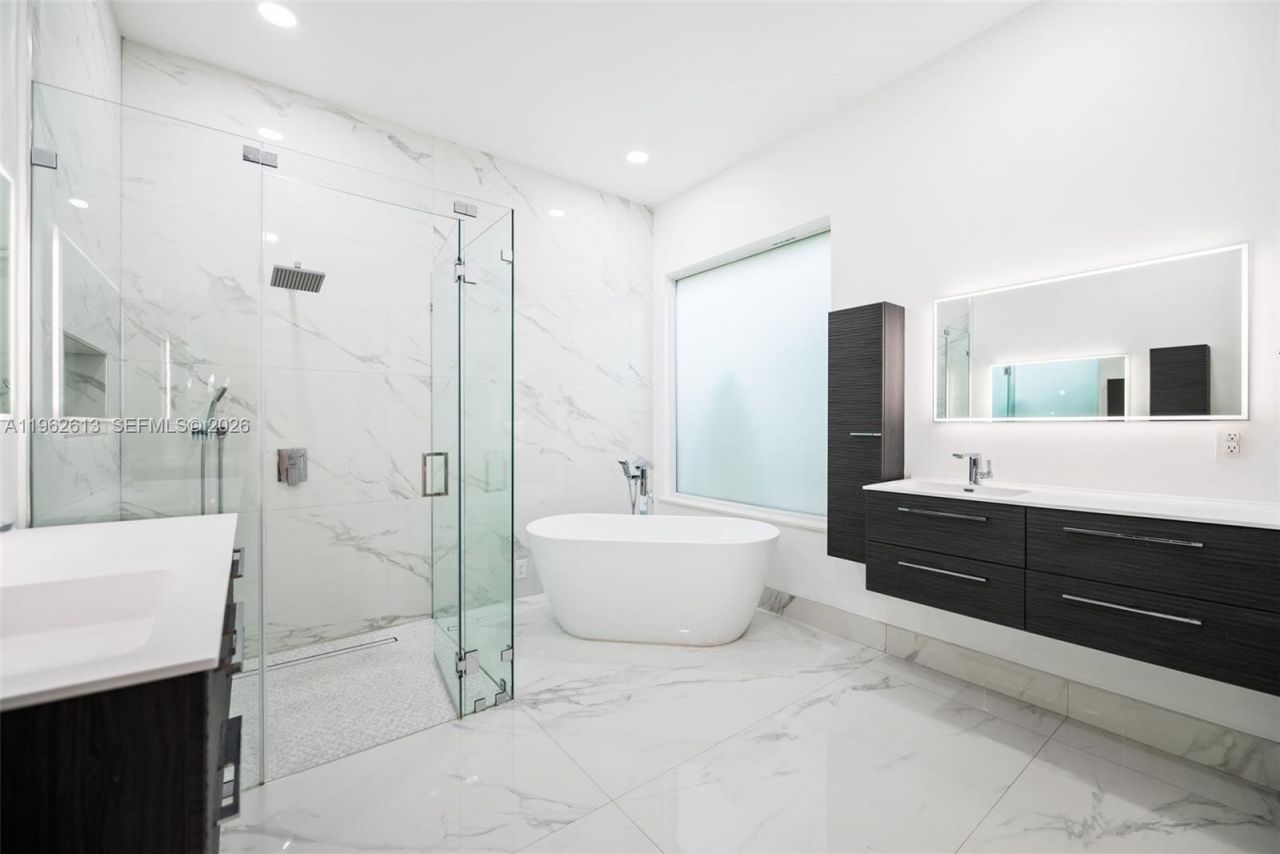 2497 Bay Isle Dr, Weston, FL 33327 Photo