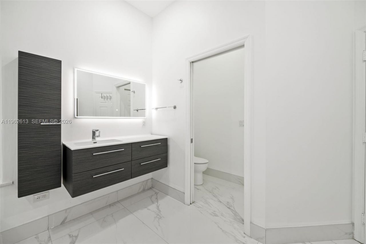 2497 Bay Isle Dr, Weston, FL 33327 Photo