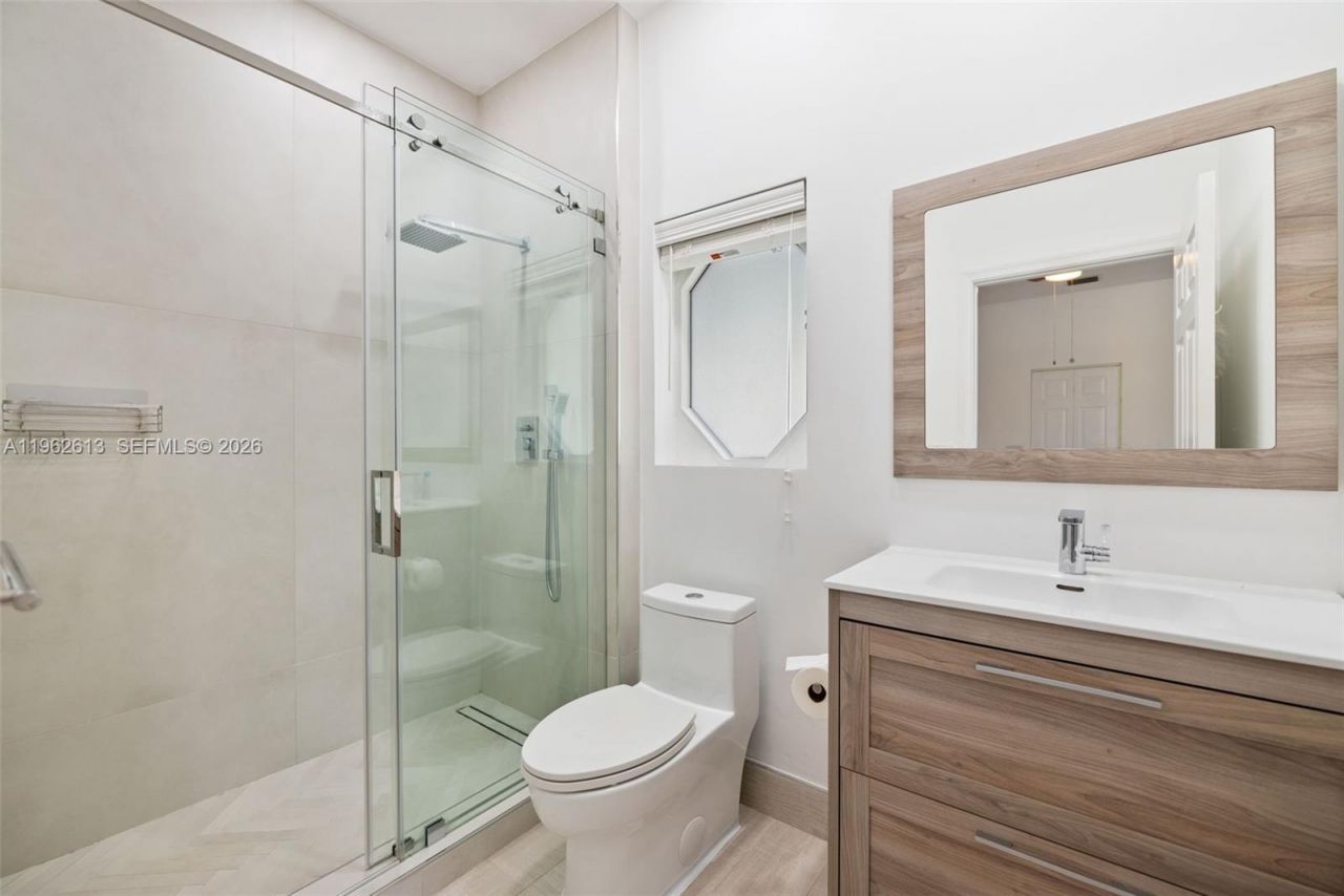 2497 Bay Isle Dr, Weston, FL 33327 Photo