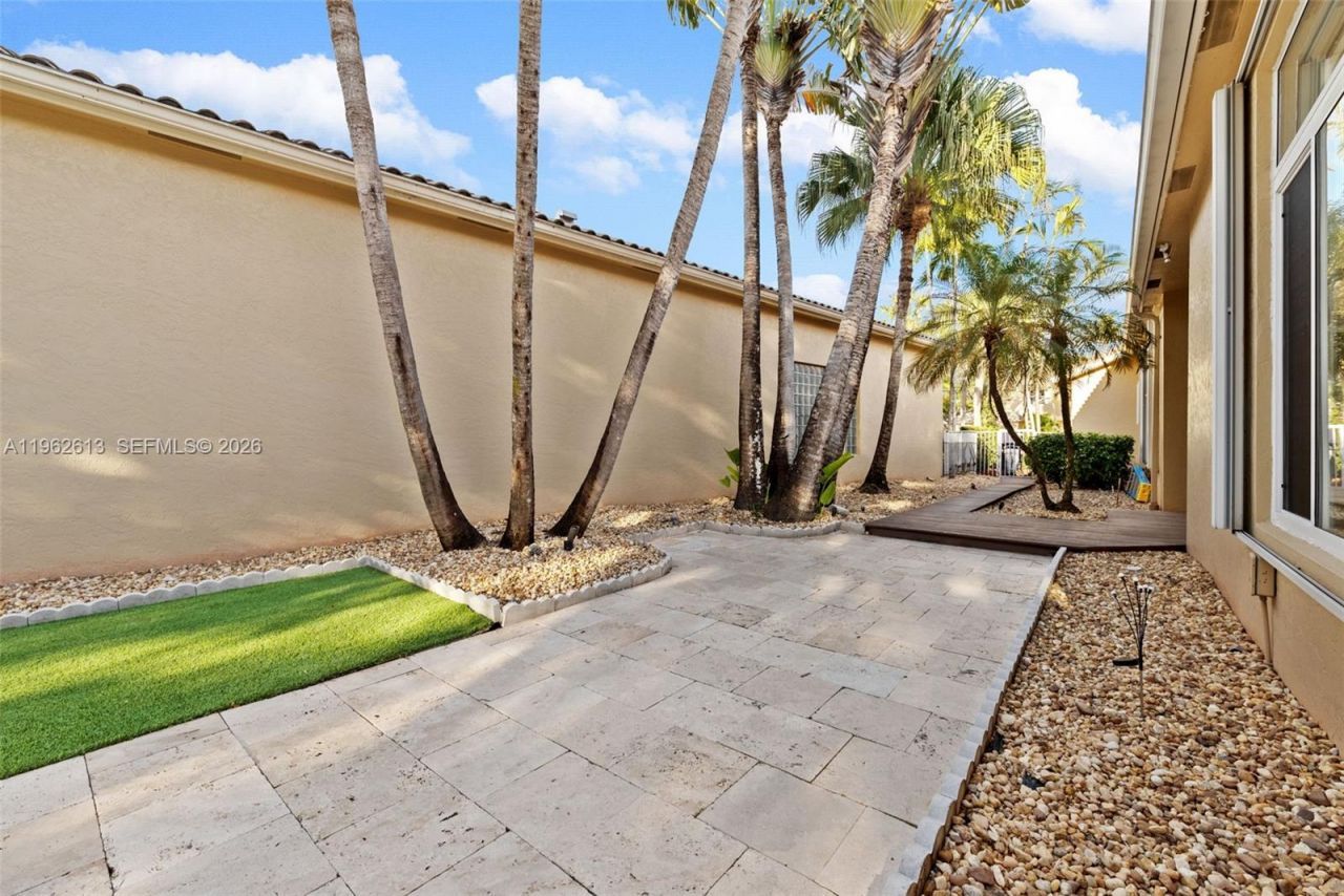 2497 Bay Isle Dr, Weston, FL 33327 Photo