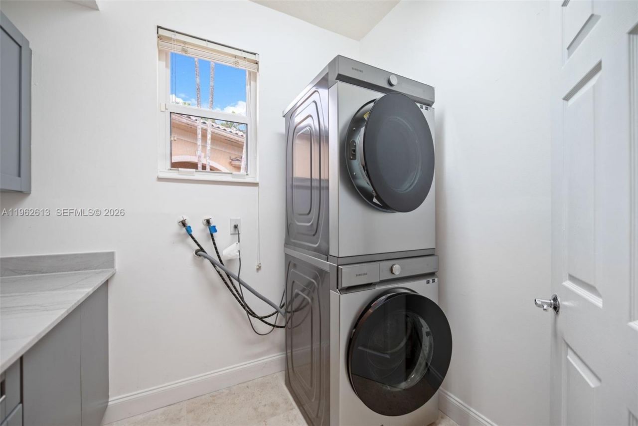 2497 Bay Isle Dr, Weston, FL 33327 Photo