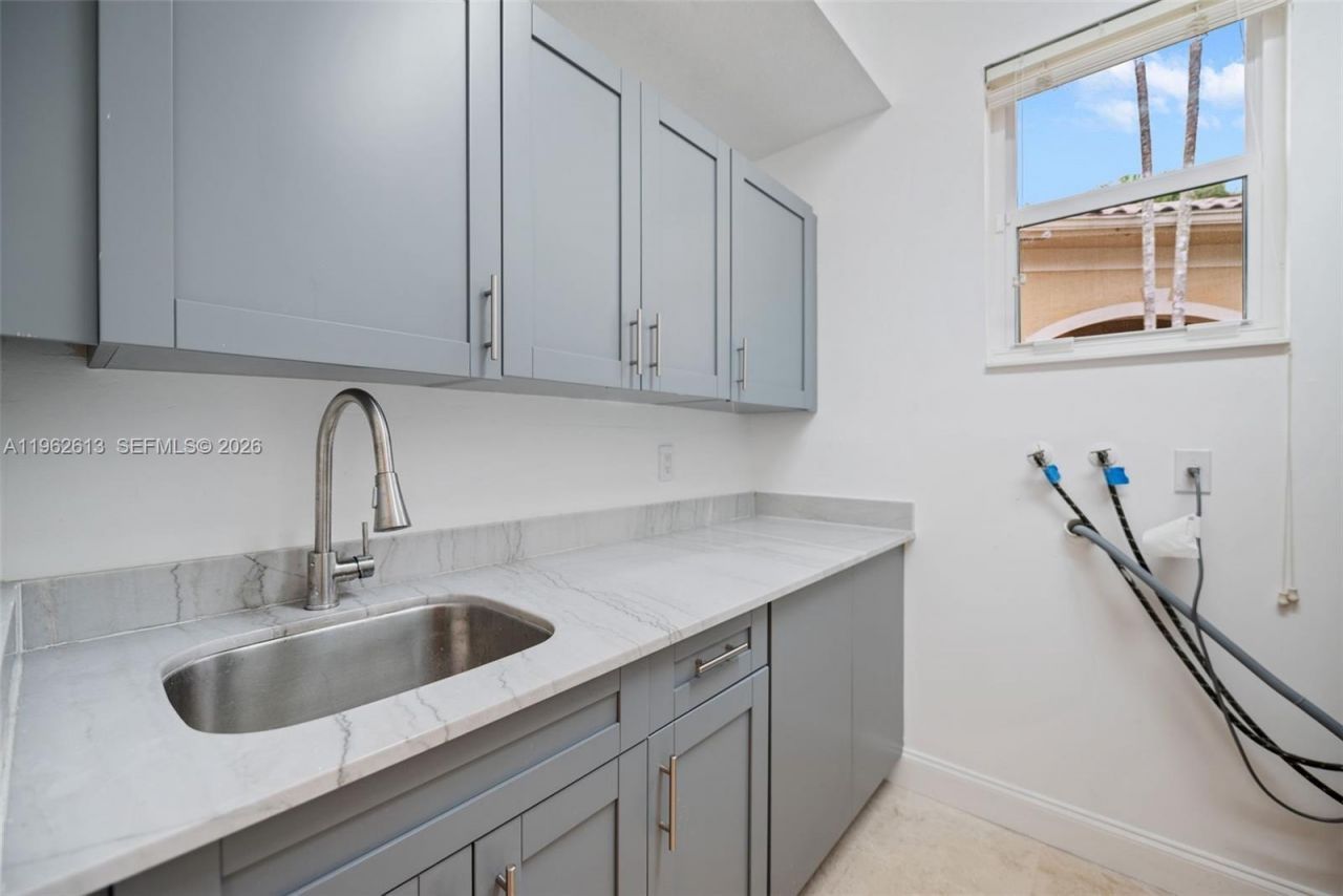 2497 Bay Isle Dr, Weston, FL 33327 Photo