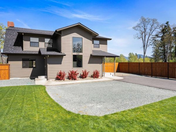 1030 SW River Mist Lane, Grants Pass, OR 97527