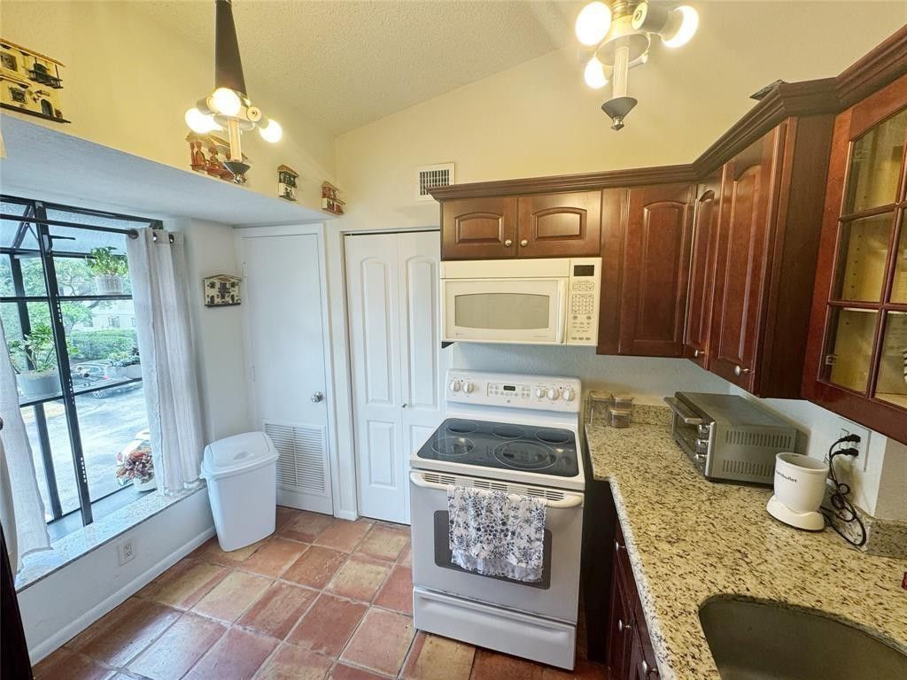 715 Gardens Drive, Unit 203, Pompano Beach, FL 33069 Photo