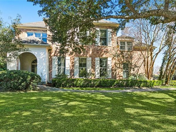 4 EAGLE TRACE Drive, New Orleans, LA 70131