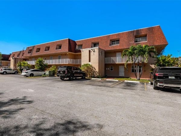 270 NW 107th Ave, Unit 208, Miami, FL 33172