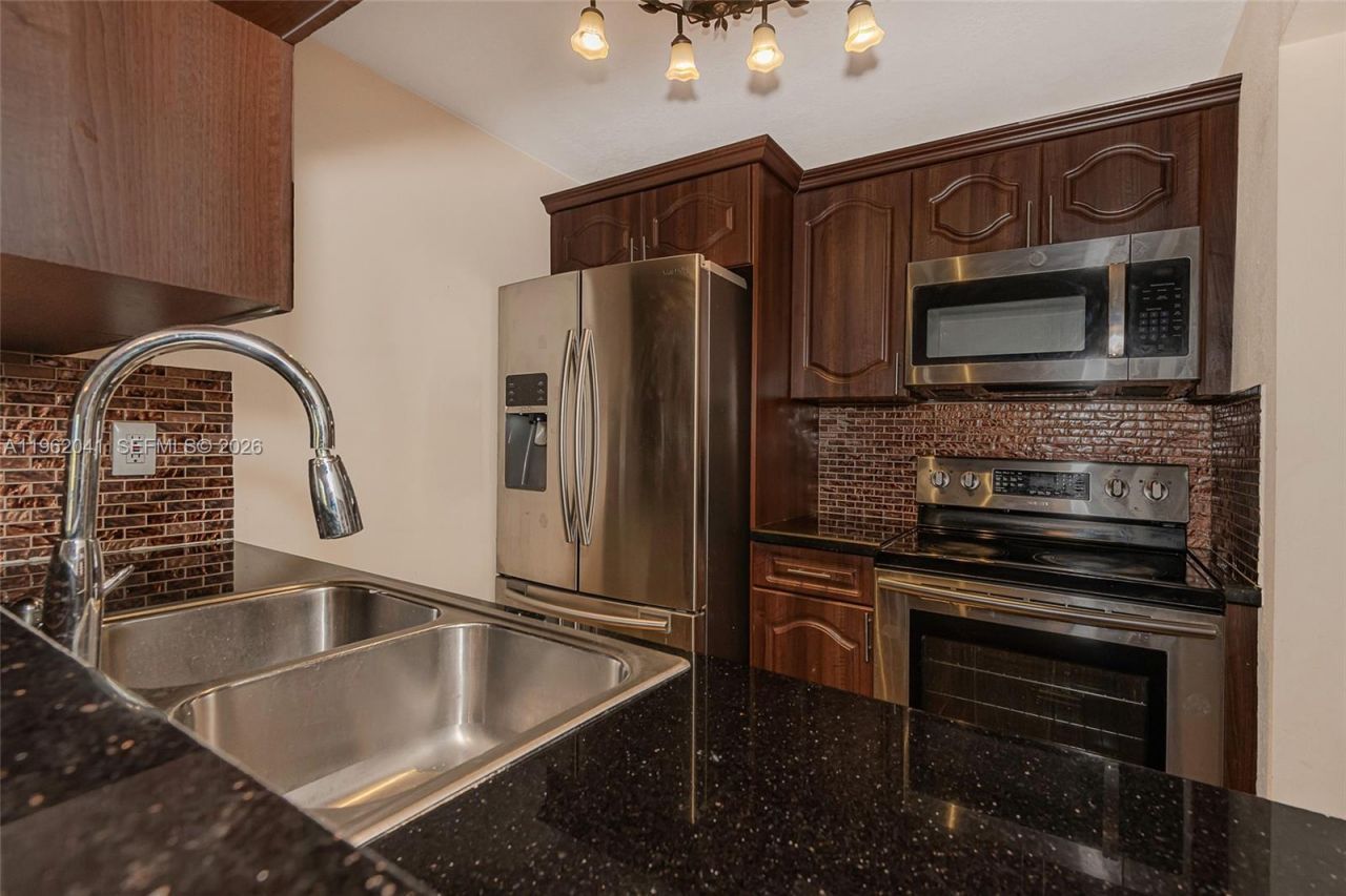 270 NW 107th Ave, Unit 208, Miami, FL 33172 Photo