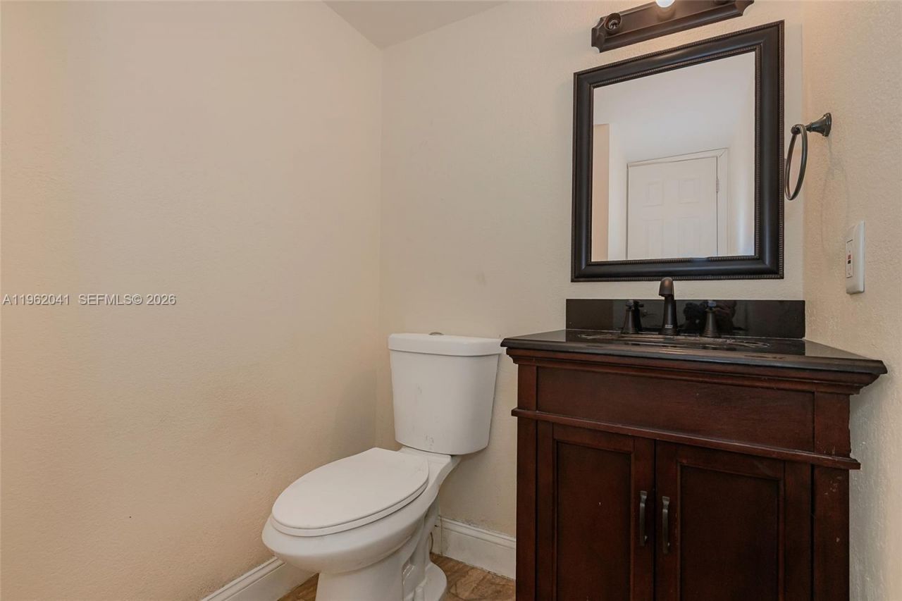 270 NW 107th Ave, Unit 208, Miami, FL 33172 Photo