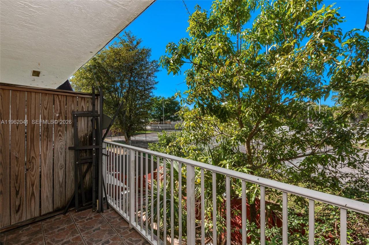 270 NW 107th Ave, Unit 208, Miami, FL 33172 Photo