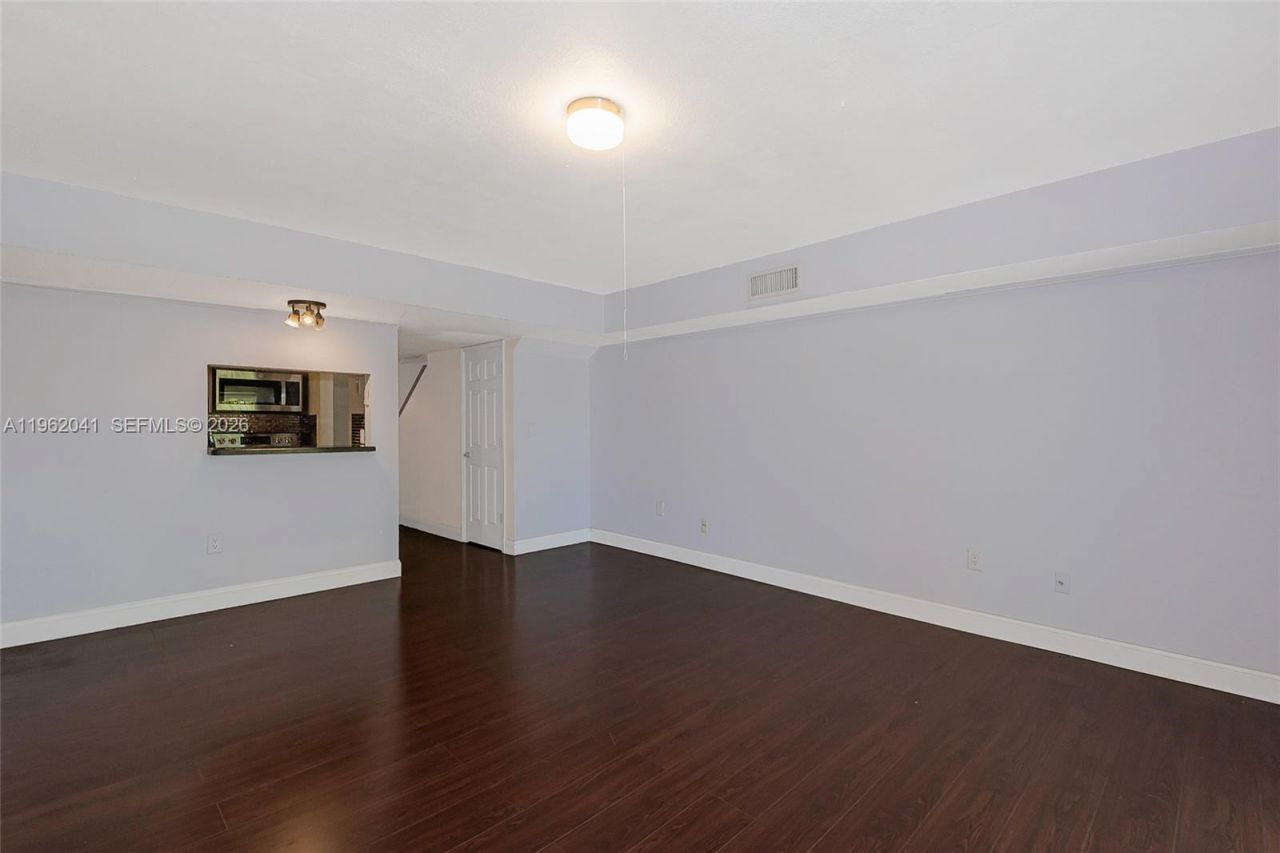 270 NW 107th Ave, Unit 208, Miami, FL 33172 Photo
