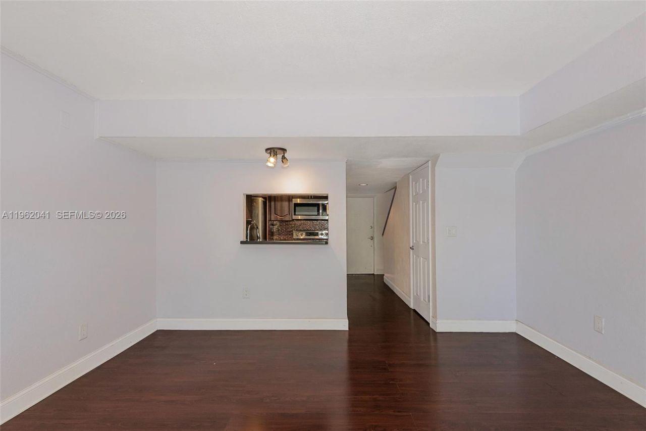 270 NW 107th Ave, Unit 208, Miami, FL 33172 Photo