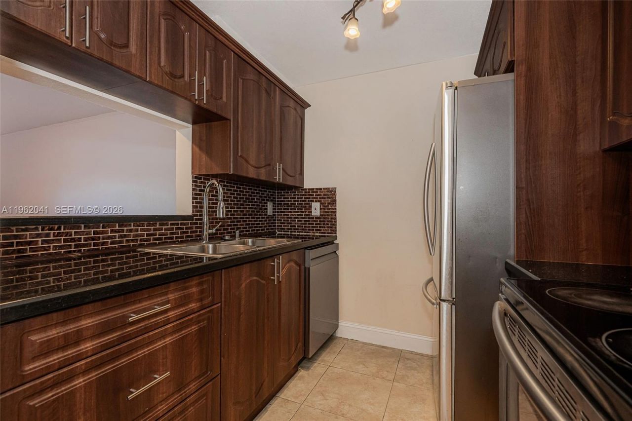 270 NW 107th Ave, Unit 208, Miami, FL 33172 Photo