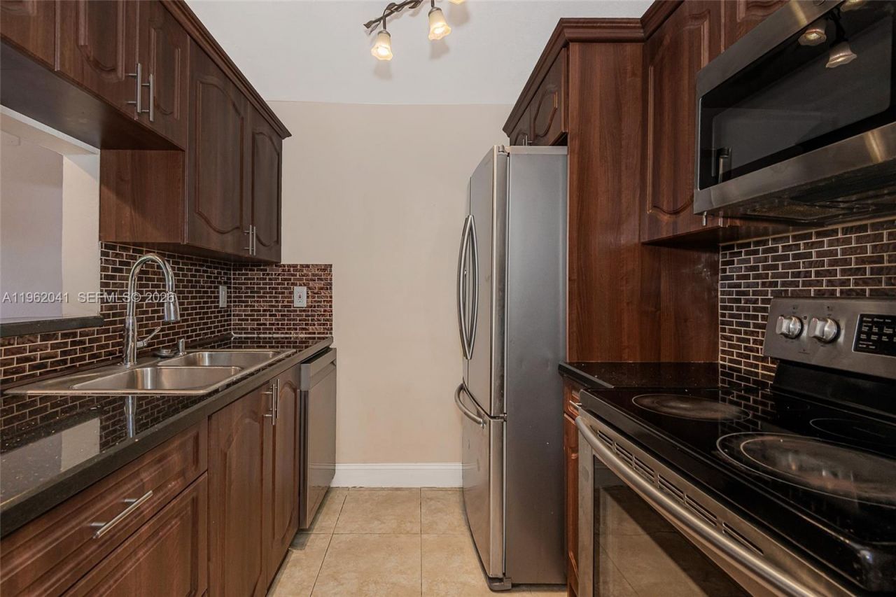 270 NW 107th Ave, Unit 208, Miami, FL 33172 Photo