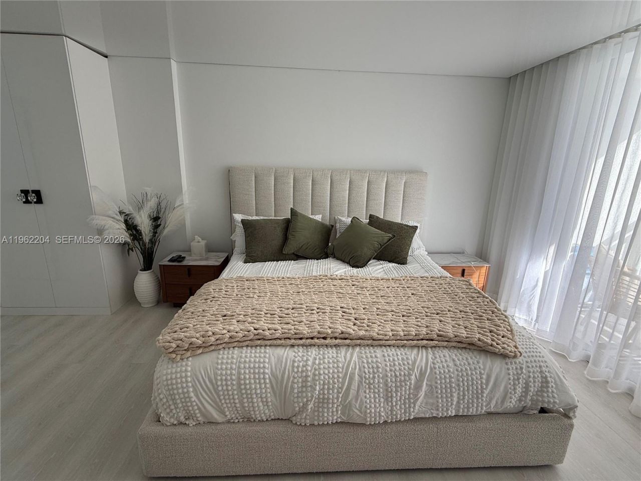 1849 S Ocean Dr , Unit 406, Hallandale Beach, FL 33009 Photo