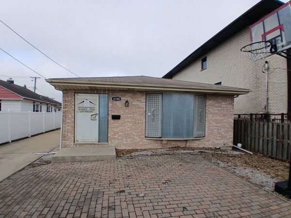 6704 W Forest Preserve Drive, Harwood Heights, IL 60706