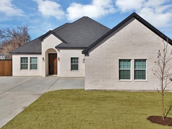 1271 E Myrtle Street, Fort Worth, TX 76104