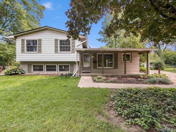 2923 Burlington Court, Ann Arbor, MI 48105