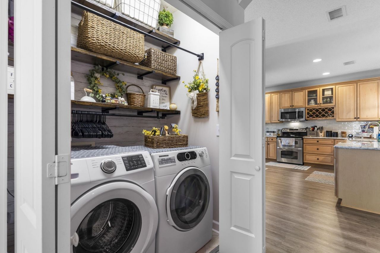 818 Foxtail Dr. Photo 17