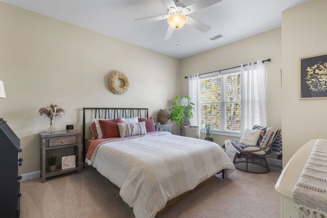 818 Foxtail Dr. Photo 24