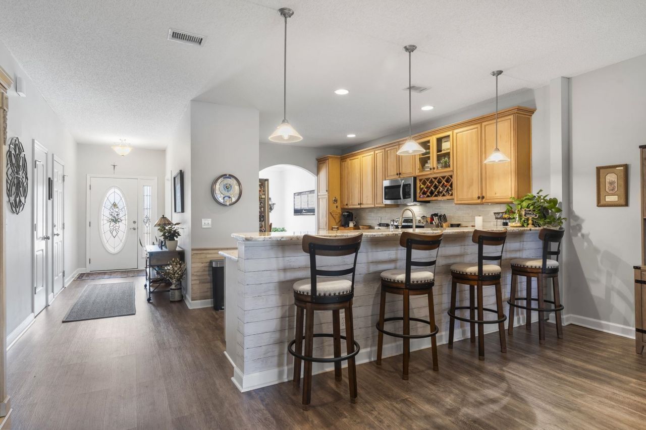 818 Foxtail Dr. Photo 6