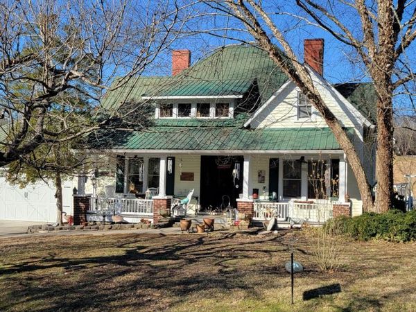 9003 Hill Rd, Knoxville, TN 37938