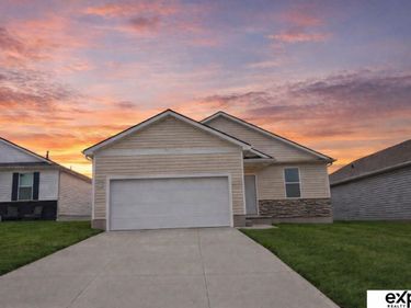 17511 Greenleaf Drive, Omaha, NE 68136