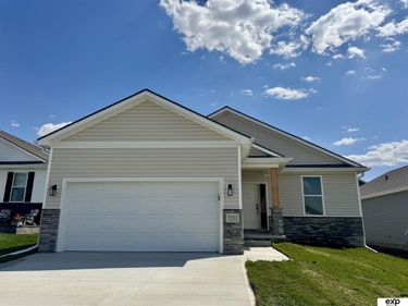 17511 Greenleaf Drive, Omaha, NE 68136