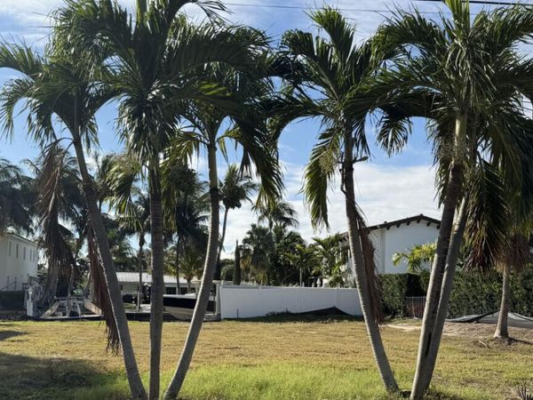 808 NE Bay Cove Street, Boca Raton, FL 33487